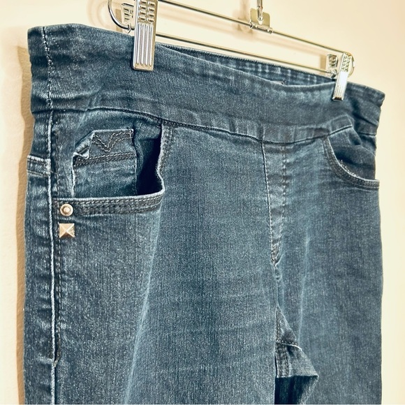 3/$20 Reitmans Straight Leg Pull On Jeans The Original Comfort 10P - Picture 4 of 10